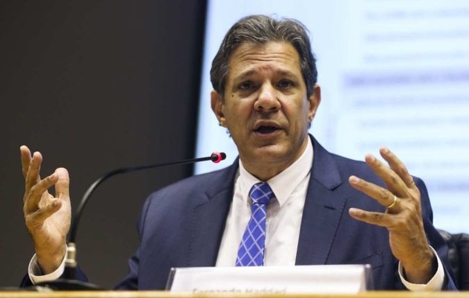 “Vamos reequilibrar o sistema tributário brasileiro”, diz Haddad em Davos