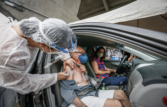 Chegadas de novas doses trazem alívio