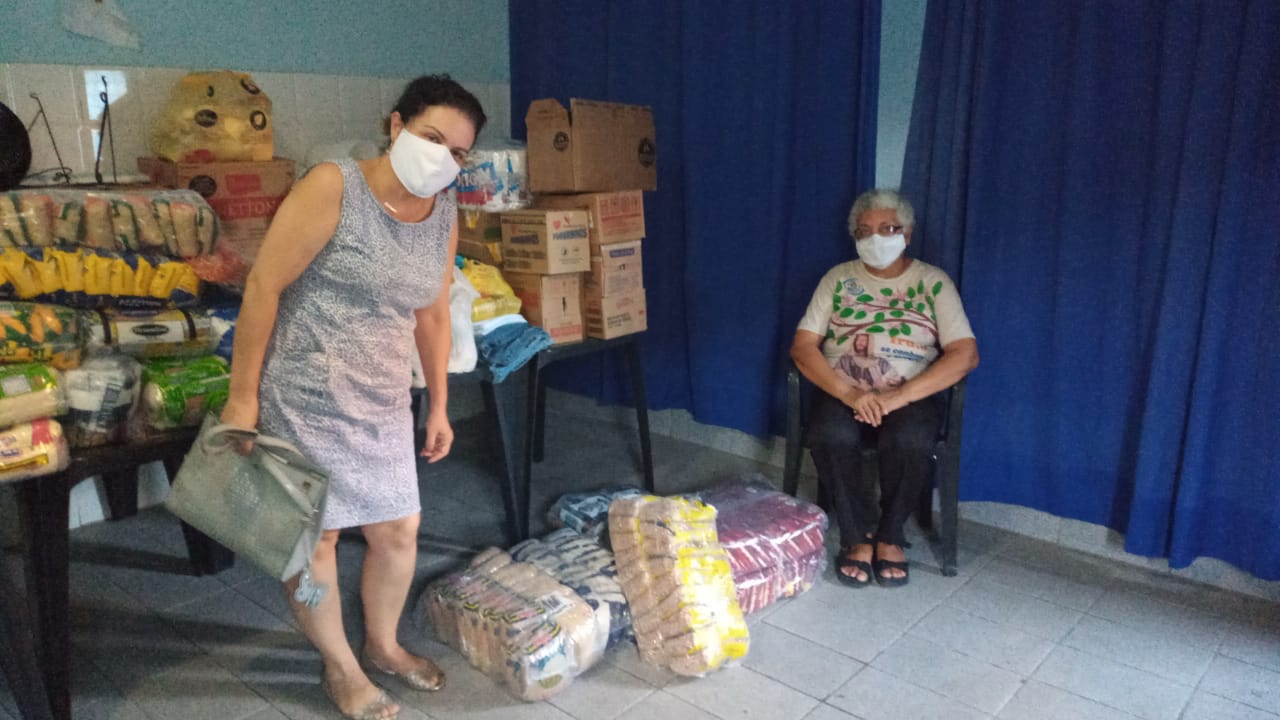 Sindifisco-PE faz doação de alimentos para instituições de caridade