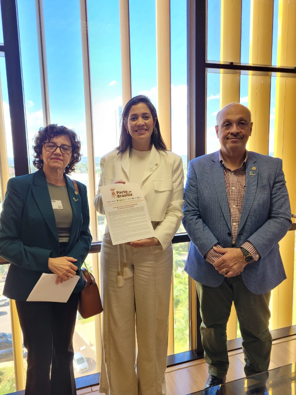 Documento sobre Reforma Tributária elaborado pelo Pacto de Brasília segue sendo entregue aos deputados de Pernambuco