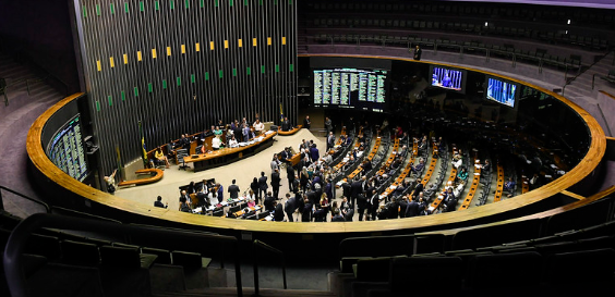Propostas chegam ao Congresso Nacional para redução do salário dos servidores