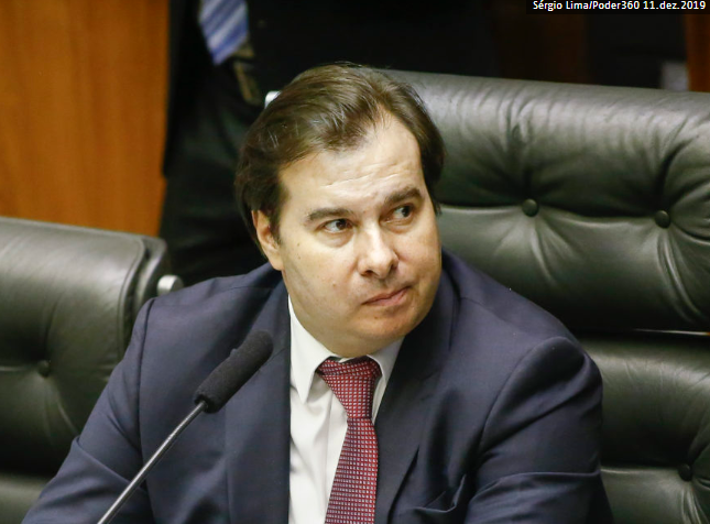 Maia fala em usar reforma tributária para viabilizar renda mínima permanente