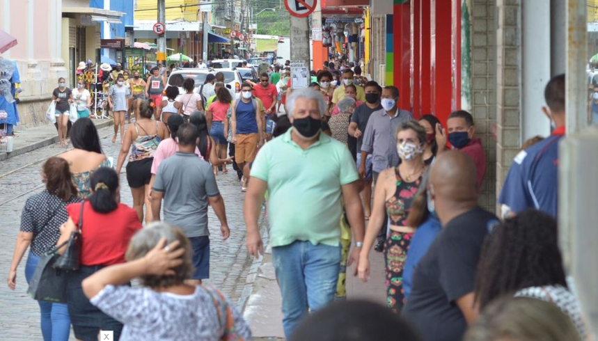 Lojas no centro do Recife mantêm o fluxo apesar de flexibilização autorizada pelo Governo
