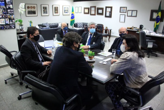 Simone Tebet recebe Fenafisco no Senado