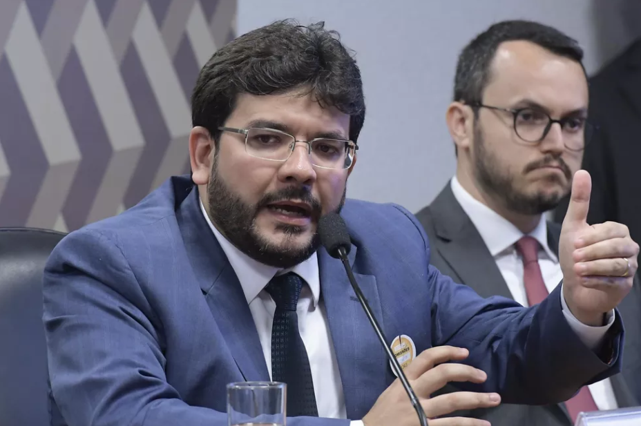 Secretários querem ordem no “manicômio”