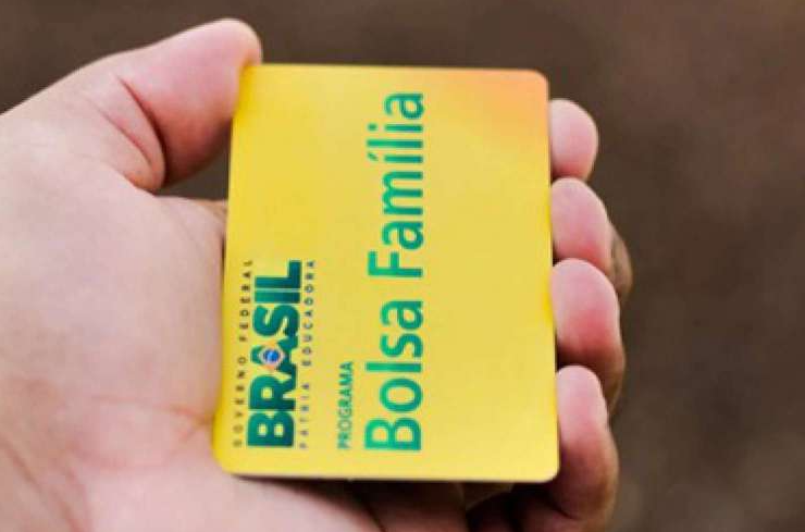 Governo recua e revoga transferência de verba do Bolsa Família para publicidade