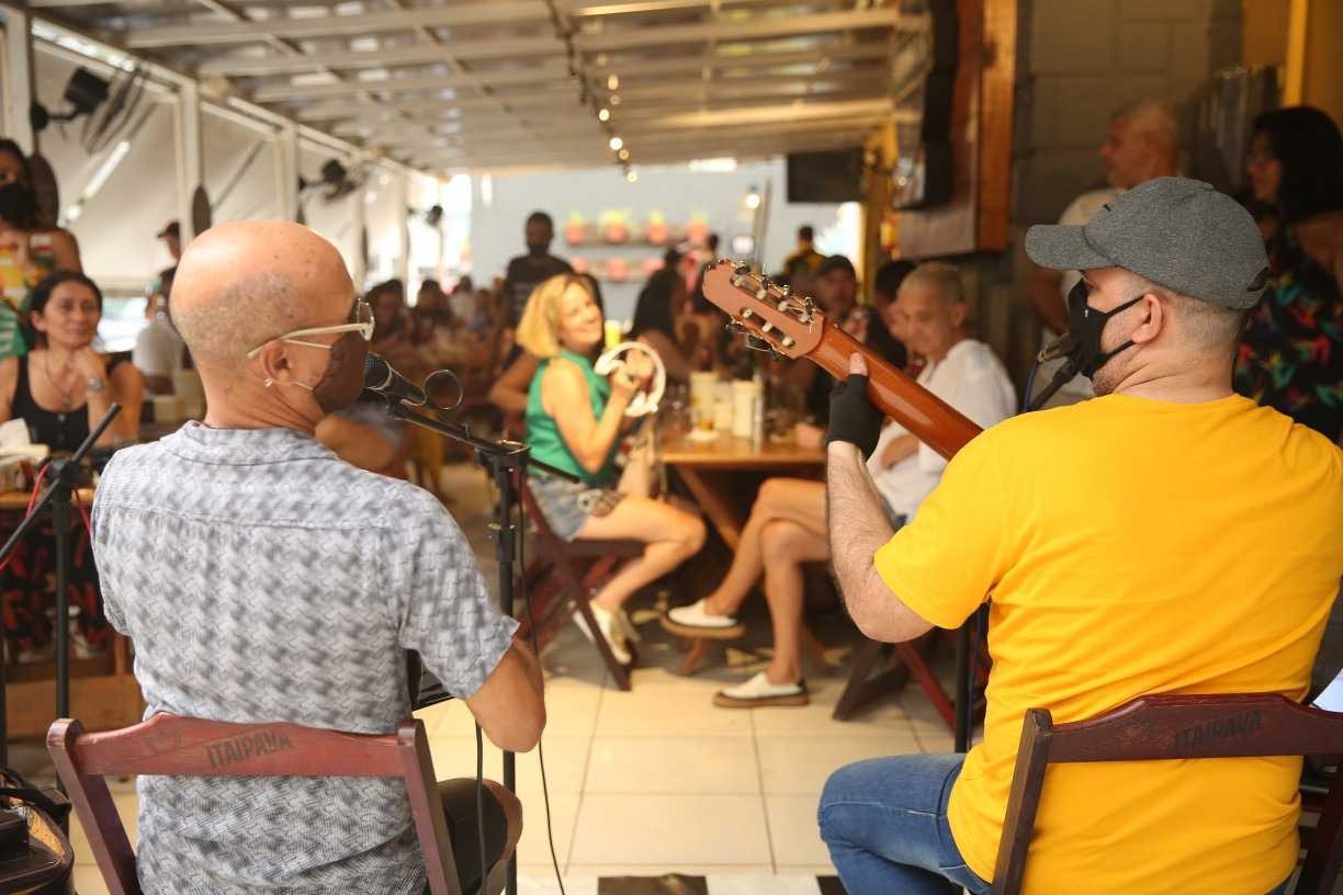Menos covid-19, mais liberdade em Pernambuco