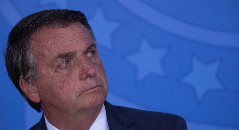 Bolsonaro recua e tenta apaziguar