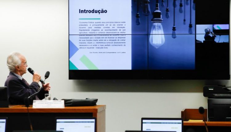 Reforma tributária divide especialistas sobre nível de arrecadação e pacto federativo