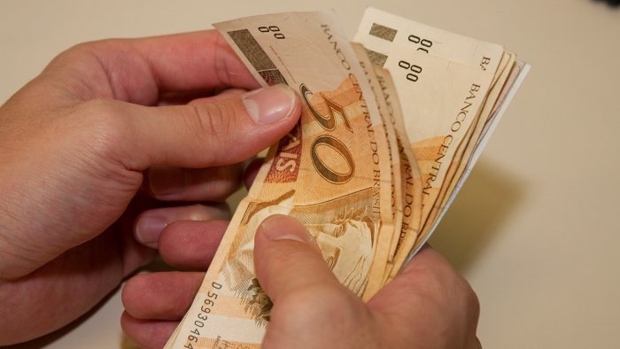 Governo antecipa folha e 13º