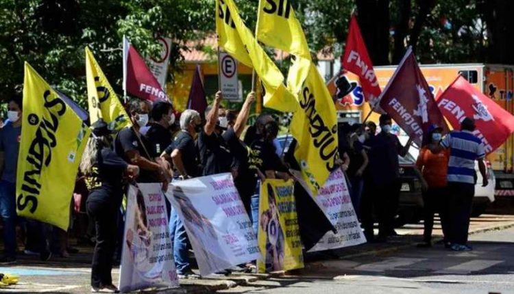 Servidores federais mantêm a pressão por reajuste dos salários