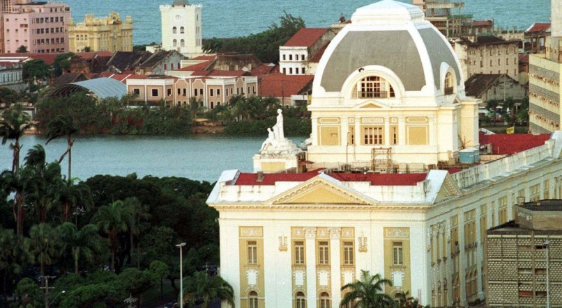 TJPE quer colocar em lei auxílio-saúde e nova licença-compensatória para magistrados