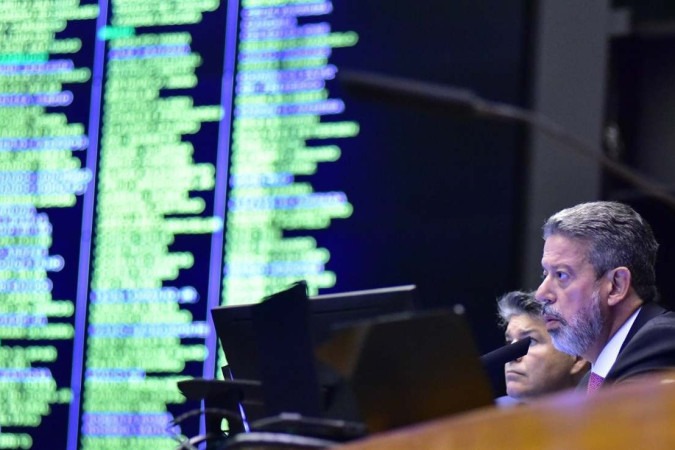 Câmara aprova texto-base da taxação de offshores com 323 votos