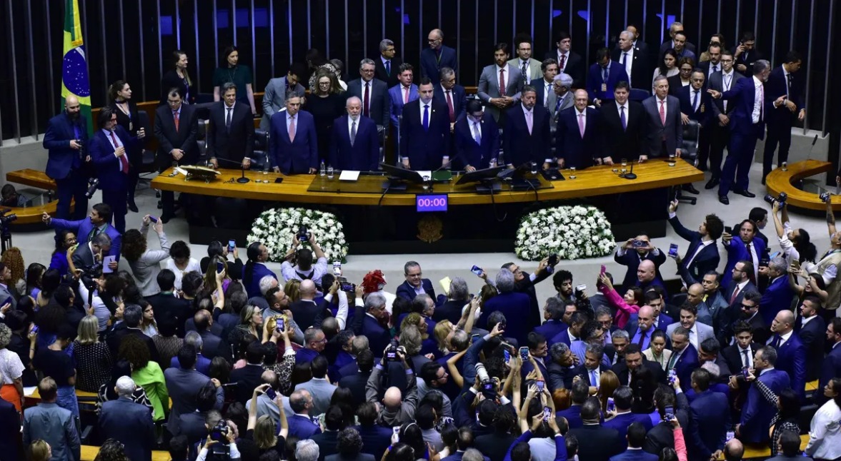 Congresso promulga reforma tributária após mais de três décadas de discussão