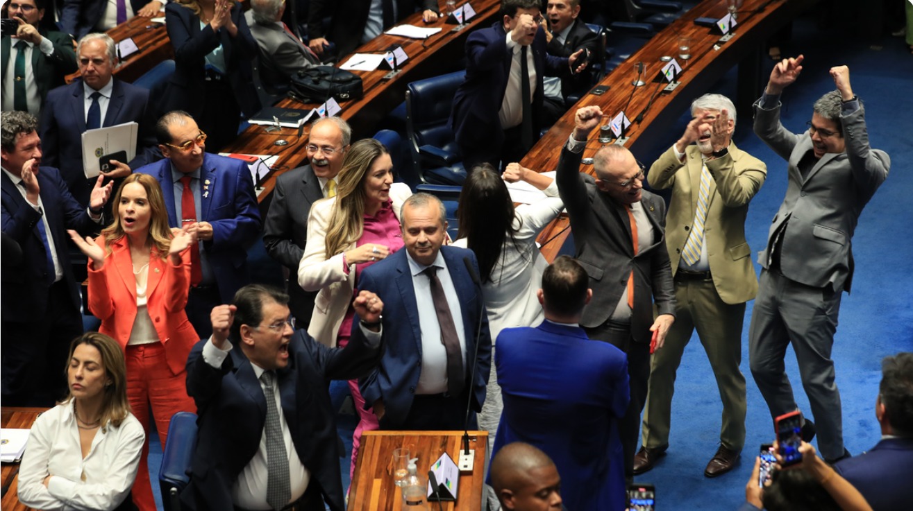 Senado aprova reforma tributária; texto volta à Câmara