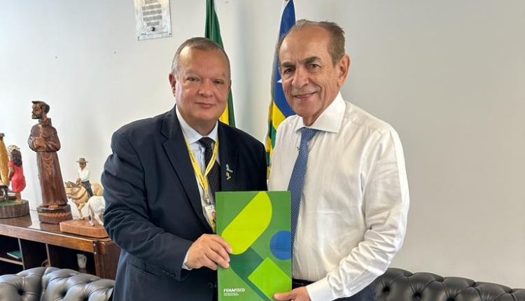 Senador Marcelo Castro protocola emendas apresentadas pelo Pacto de Brasília à reforma tributária