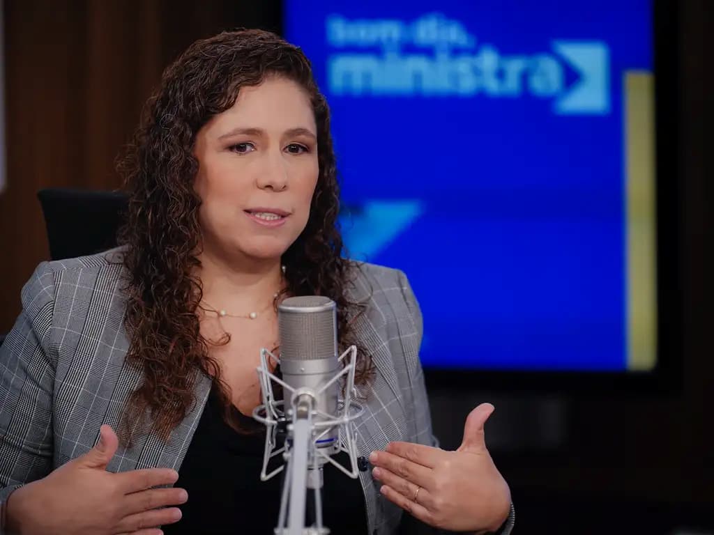 Servidores só terão reajuste em 2024 se houver “excedente” de arrecadação, diz ministra
