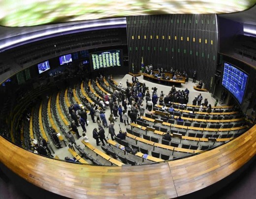 Fazenda chama setor privado para regulamentação da reforma tributária após críticas