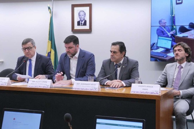 Deputados protocolam 13 projetos para regulamentar a reforma tributária