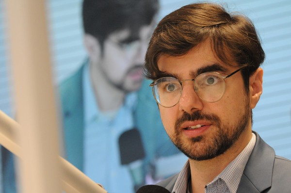 Tributação da renda no Brasil “está deslocada da realidade global”, diz o secretário de Política Econômica