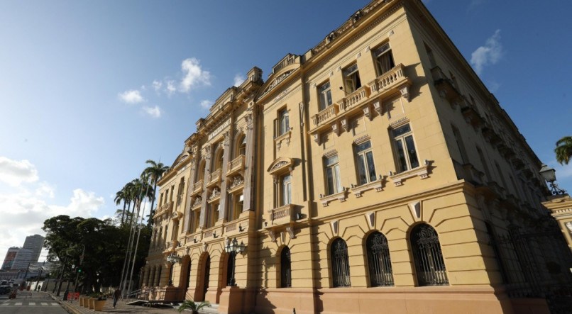 Governo de Pernambuco antecipa pagamento da folha de maio e injeta R$ 1,4 bilhão na economia