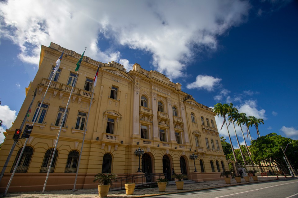 Governo de Pernambuco antecipa folha de pagamento para antes do São João e injeta R$ 1,47 bilhão na economia do Estado