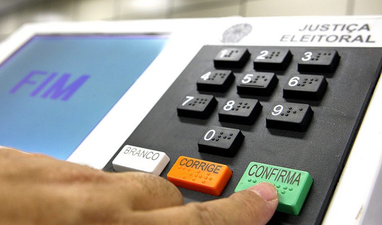 Fim da reeleição e mandatos de 5 anos estão entre as pautas do novo Código Eleitoral