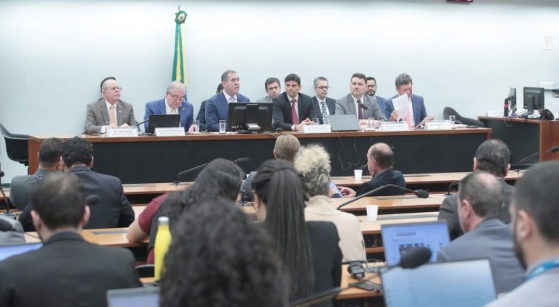 Relatório final para regulamentar tributária é apresentado e ganha data para votação