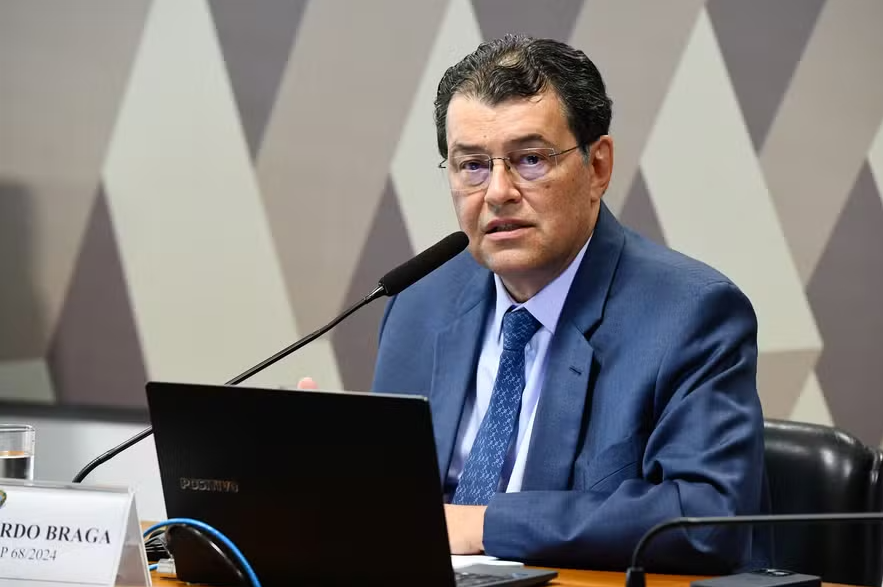 Relator adia parecer da regulamentação da reforma tributária